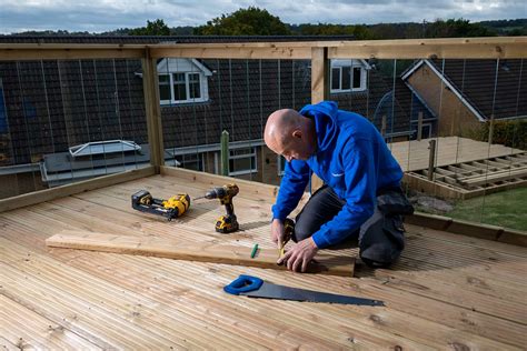 According to the Census, 14,565 carpenters worked in New Zealand in 2018. . How much does a carpenter make
